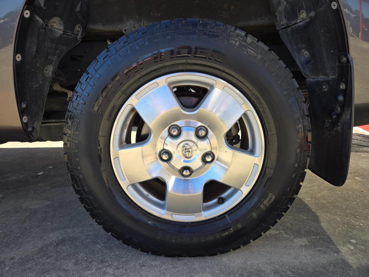 2013 GRAY Toyota Tundra (5TFRM5F17DX) with an 4.6L V8 F DOHC 32V engine, Automatic transmission, located at 503 West Court, Seguin, TX, 78155, (830) 379-3373, 29.568621, -97.969803 - Photo#7